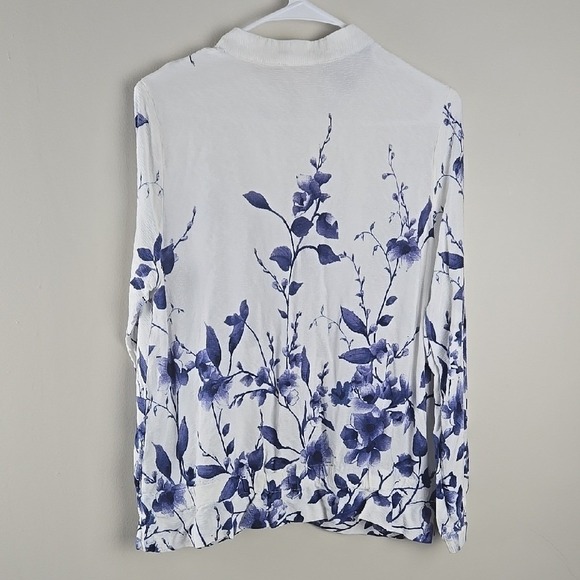 Chicos Blue Floral Full Zip Bomber Jacket White Rayon Size 1 Small Medium - Picture 7 of 13